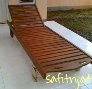 Kursi Pantai Jati