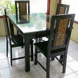 Meja Makan Ukir Koin Jepara