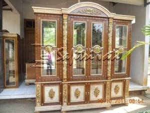 Lemari Pajangan Jepara Kristal