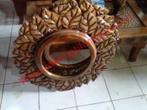 Cermin Ukir Daun Lompong