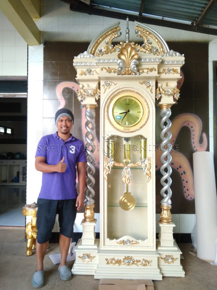 lemari jam jati brawijaya