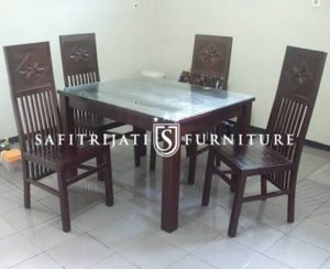 Meja makan Balero Matahari Jepara